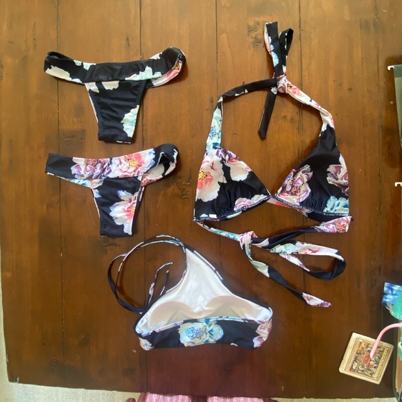 Swimsuits - Picture 2 of 3